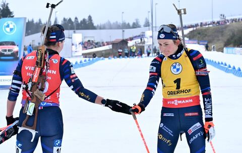 Julia Simon und Justine Braisaz-Bouchet (r)