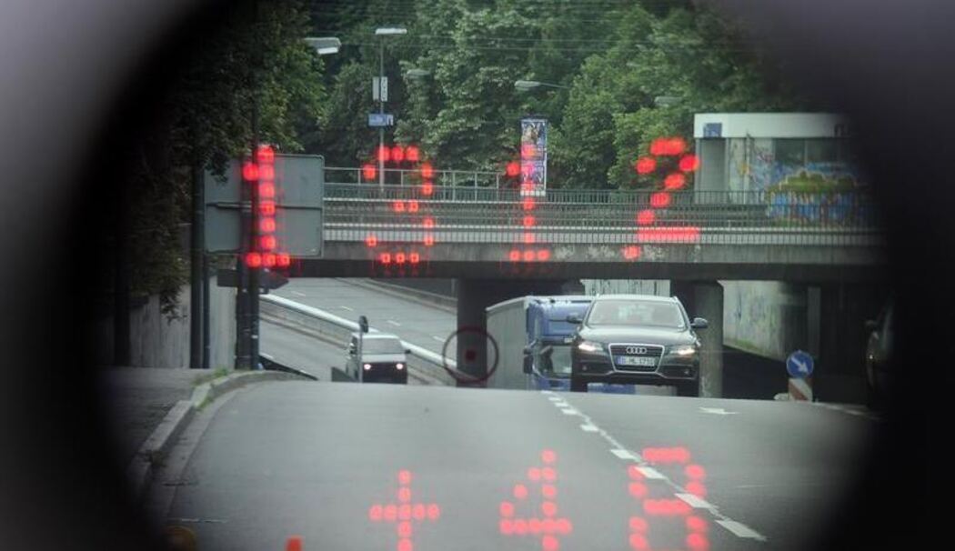 Blitzer Raser Radarkontrolle Radarfalle Geschwindigkeit Laserpistole