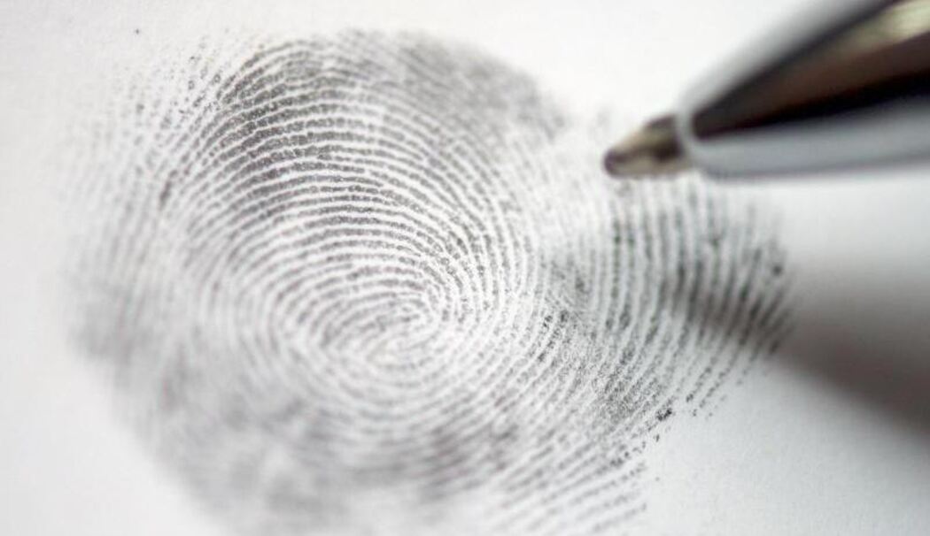 Hinweise Tatort Täter Untersuchung Spurensicherung Spusi Kripo Fingerabdruck Fingerabdrücke DNA Ermittlung Ermittlungen